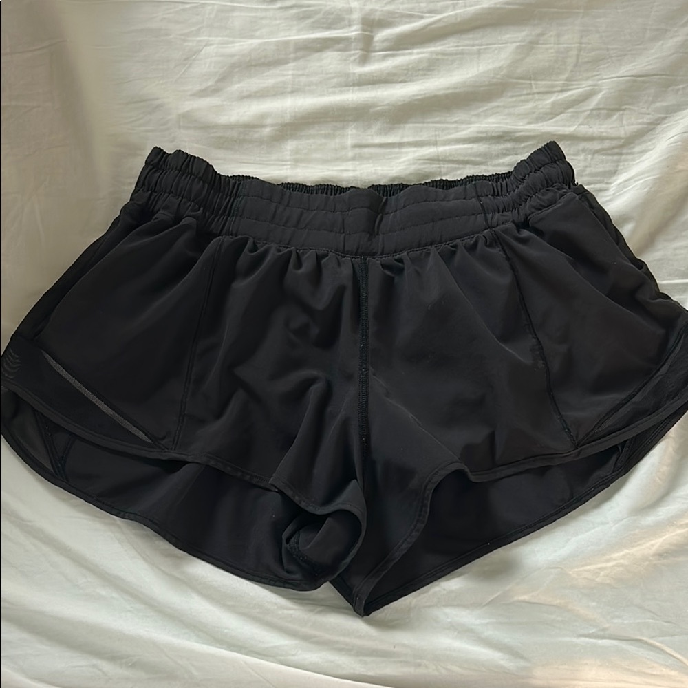 LULULEMON hotty Hot Low-Rise Lined Short 2.5"